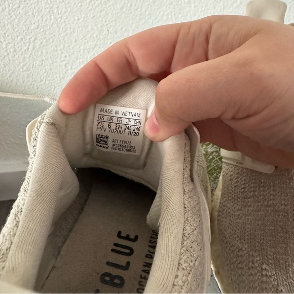 Adidas Ultraboost Sneaker Running Athleisure Sporty 7.5 Streetwear - Picture 11 of 15